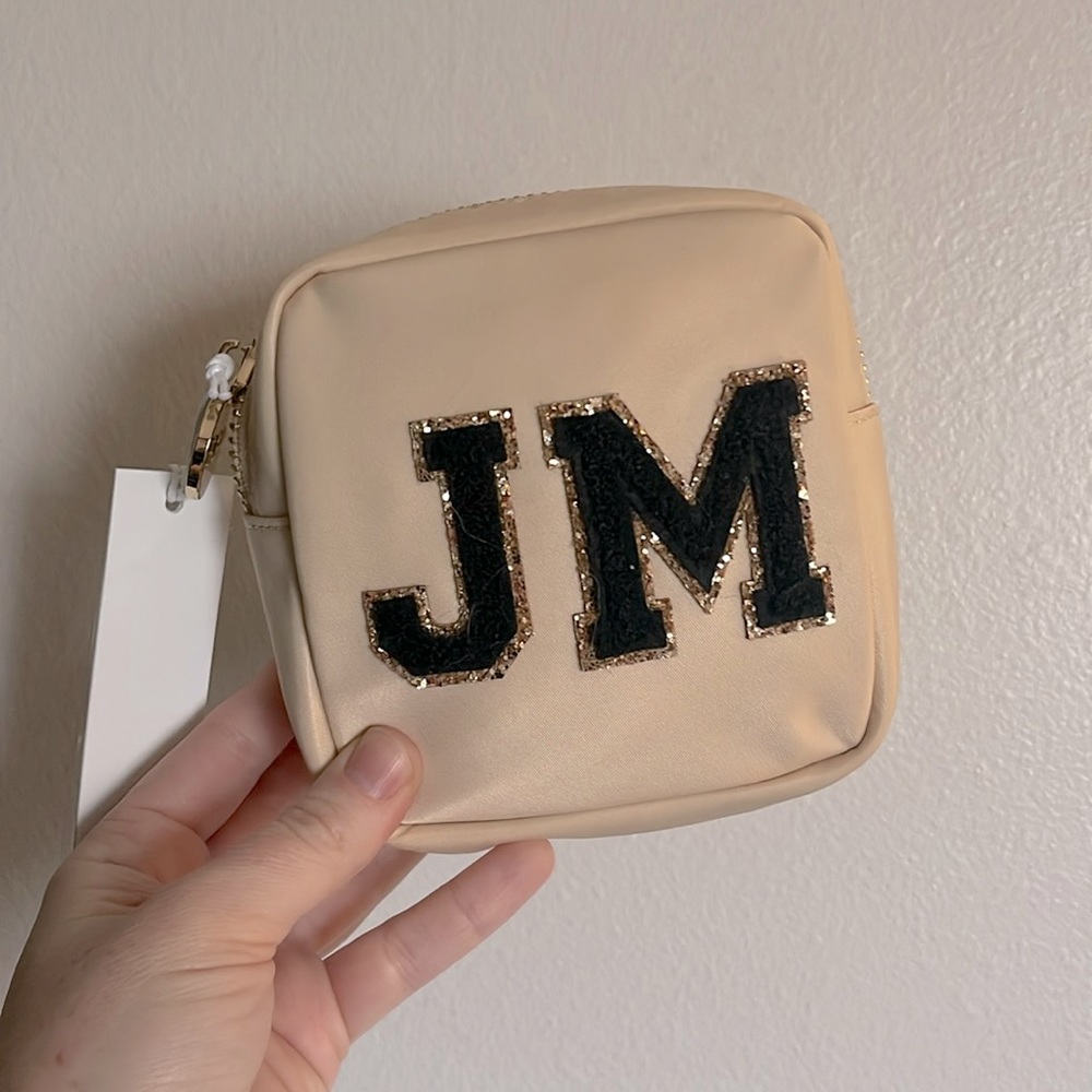Embroidered Mini Pouch | sand with noir letters 🤍